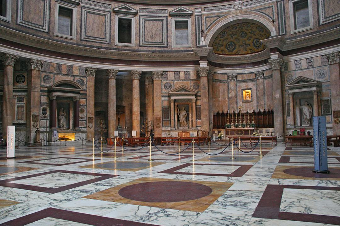 Pantheon ve Pavonazzetto'dan Oluşan Zemini