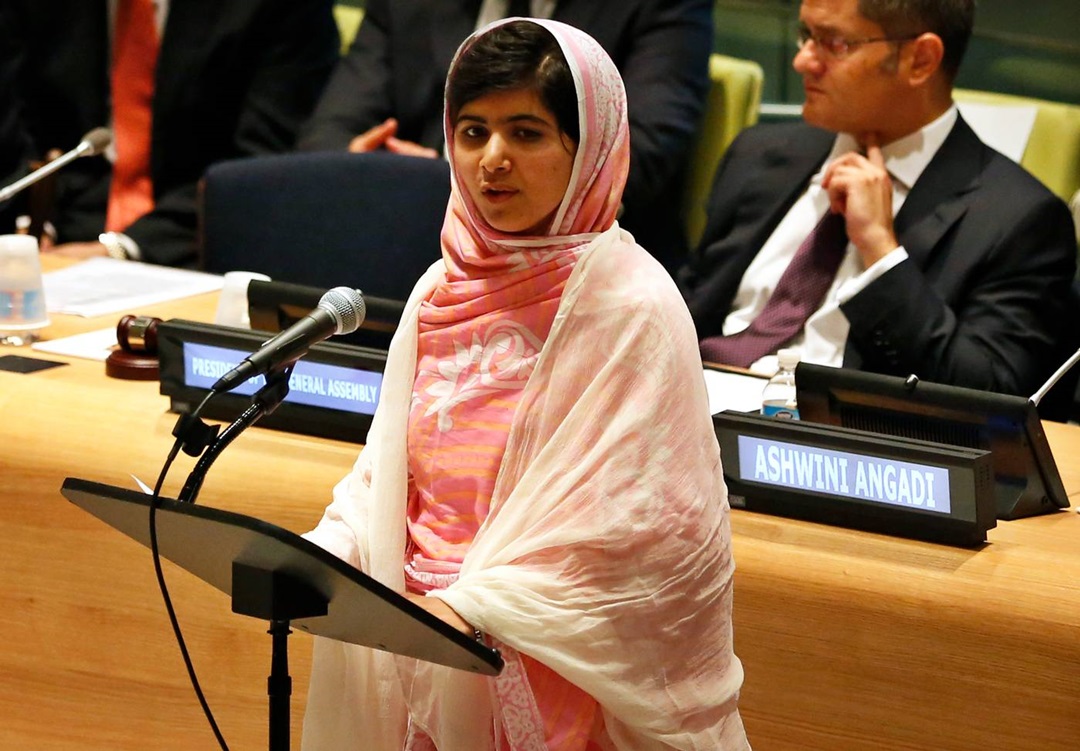 Malala Yusufzay'ın kürsüde konuşma yaparken çekilen fotoğrafı