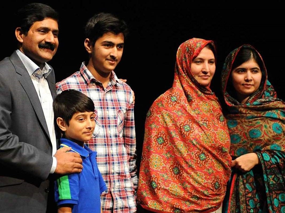 Malala Yusufzay ve ailesi