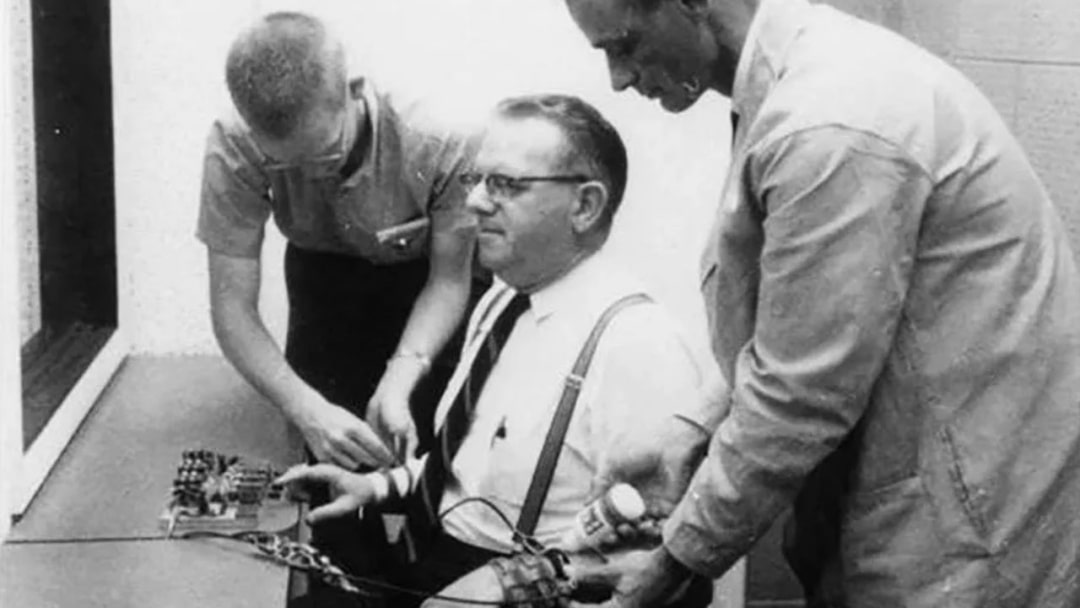 Milgram Deneyi Nedir? İtaat ve Otoriteye Bakış