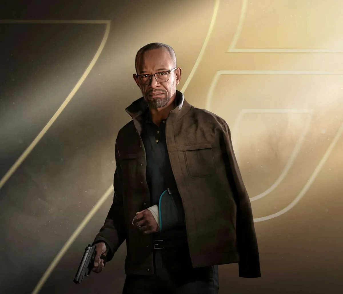 007 First Light'ta genç Bond'un gönülsüz akıl hocası Greenway'i (Lennie James) gösteren karakter görseli
