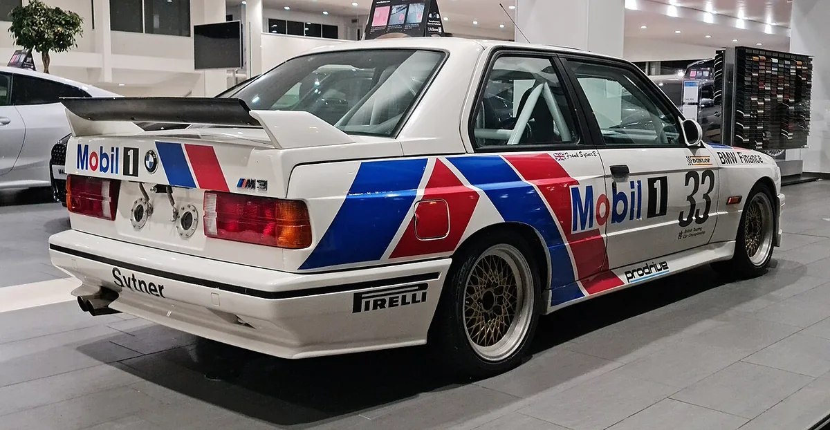 1988 BMW M3 E30 klasik pist kokenli sporlu sedan Forza Horizon 6