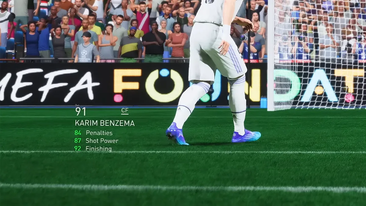 FIFA 23 penalti atisi sirasinda oyuncu istatistikleri ve guc bari - Benzema penalties, shot power, finishing istatistikleri gorunuyor