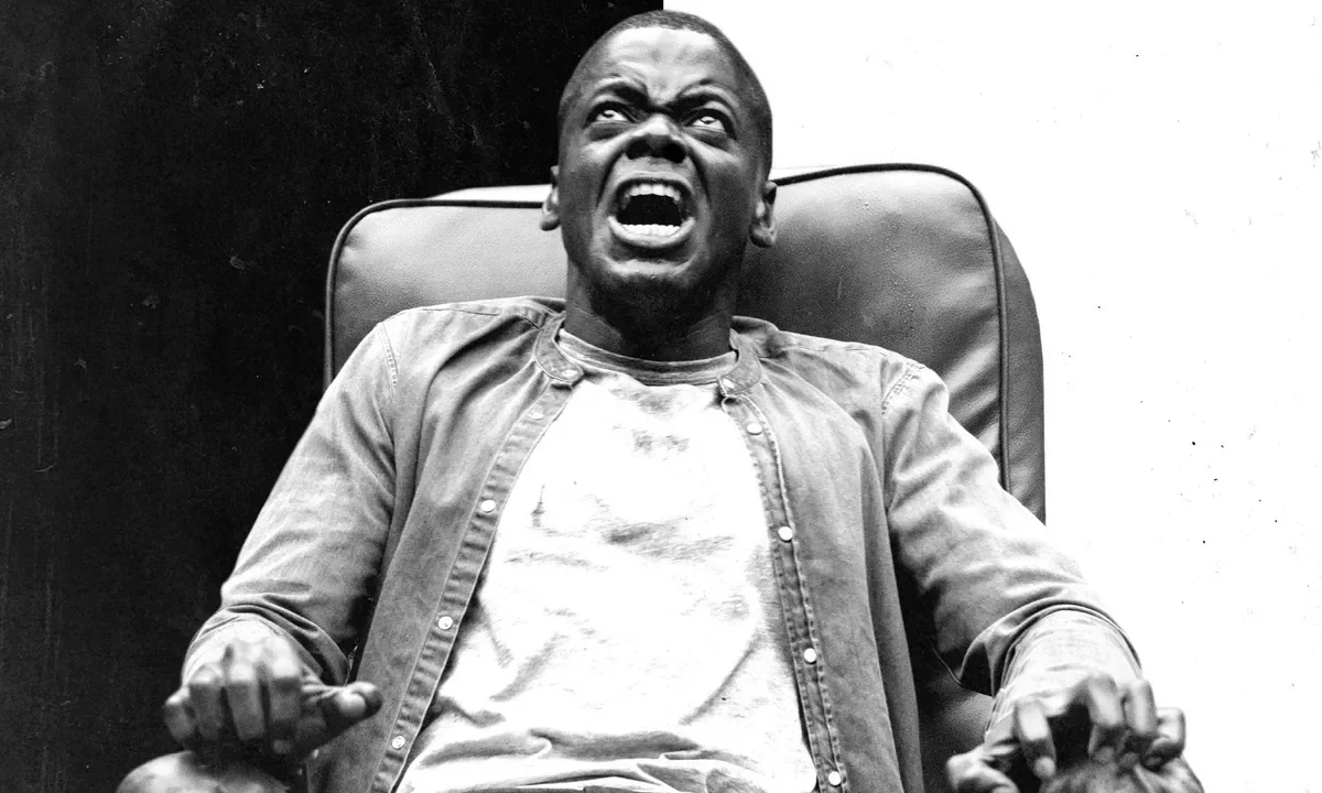 Get Out 2017 nasil bir film - Daniel Kaluuyanin goz yasi dolu ifadesiyle resmi film posteri