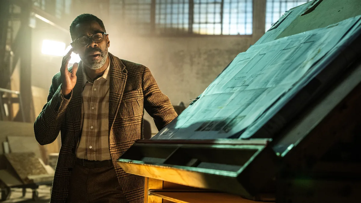 Colman Domingo, Ifsa Gunu filminde Hugo Wakefield rolunde endustriyel ortamda - komplo ve siber gerilim atmosferi, Steven Spielberg imzali bilim kurgu filmi