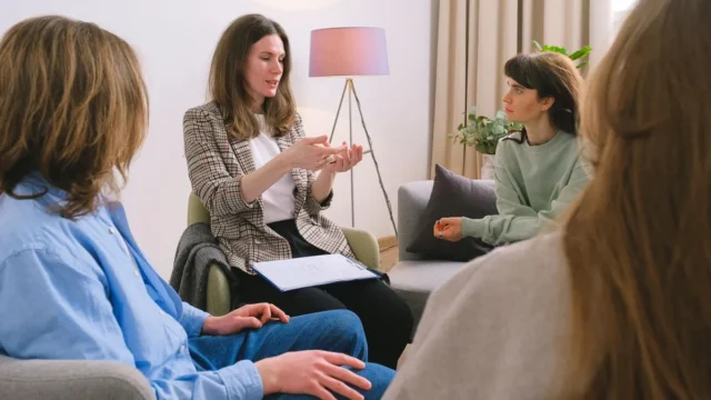 İlişki Terapisi Nedir? Kullanılan Yöntemler Nelerdir?