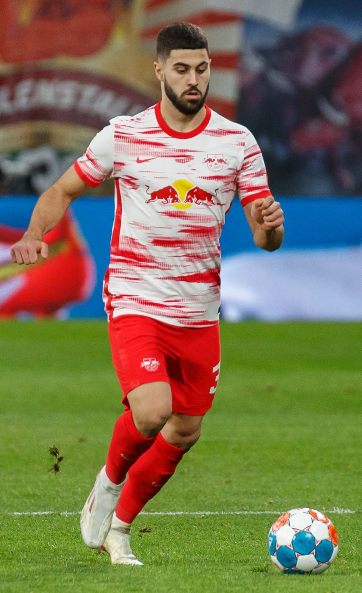 Josko Gvardiol RB Leipzig formasıyla defans pozisyonunda