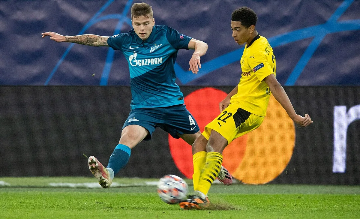 Jude Bellingham Borussia Dortmund formasıyla UEFA Şampiyonlar Ligi maçında