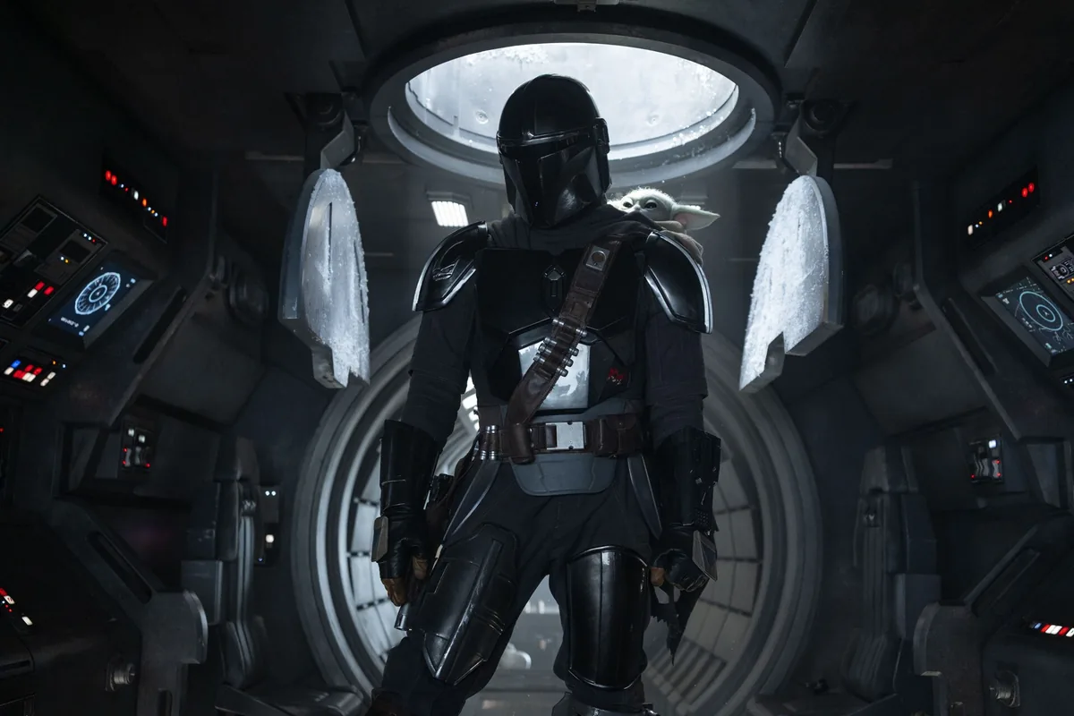 Din Djarin ve Grogu — Mandalorian ve Grogu filmi resmi press still, uzay gemisi içinde