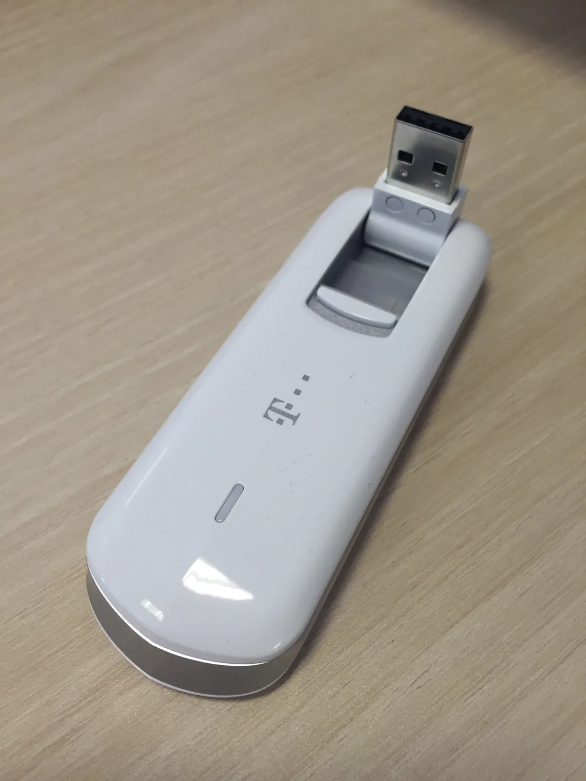 3G/4G USB modem dongle — router USB portuna takılı internet yedeği
