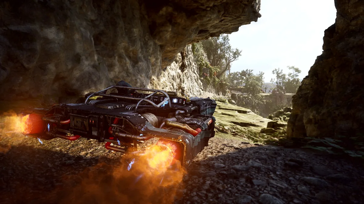 STAR WARS Galactic Racer landspeeder - dar kaya geçidinde zeminin hemen üstünde süzülen oyun içi araç sahnesi