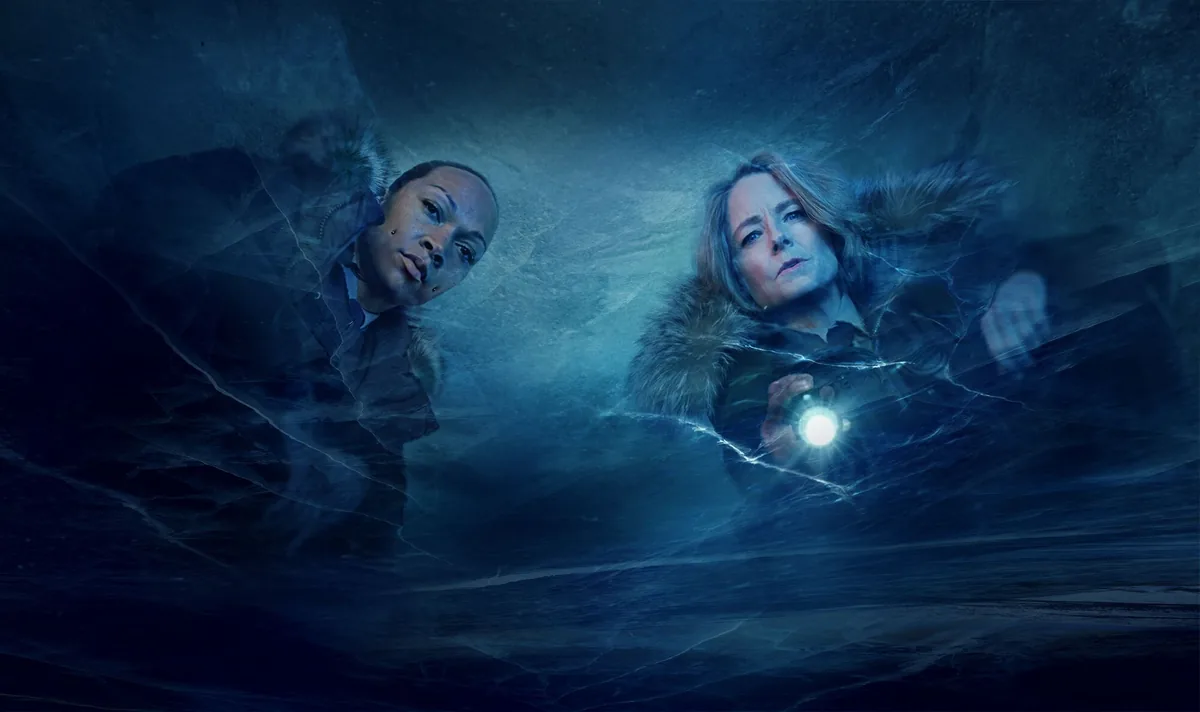 True Detective Night Country sezonunun HBO resmi görseli — karanlık Alaska kış atmosferi