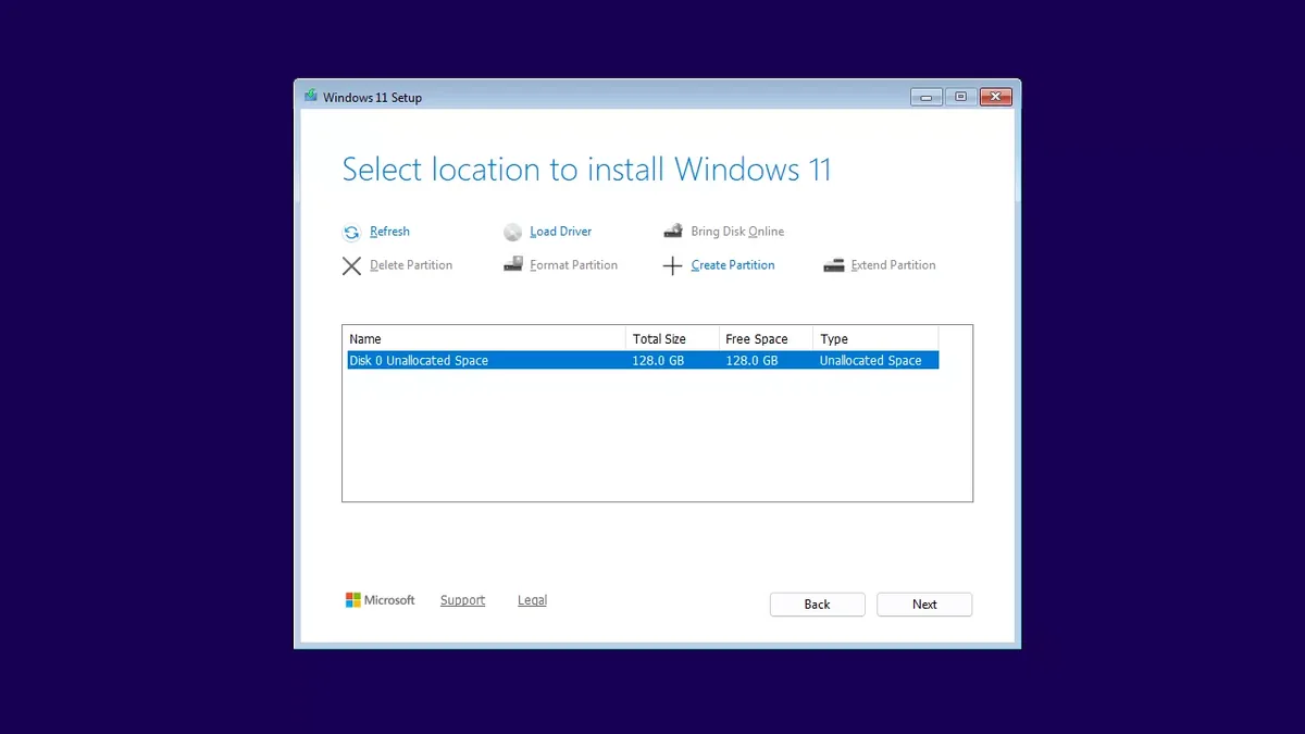 Windows 11 kurulum ekraninda disk bolumu secme - Unallocated Space ve Delete Partition butonu gorunuyor