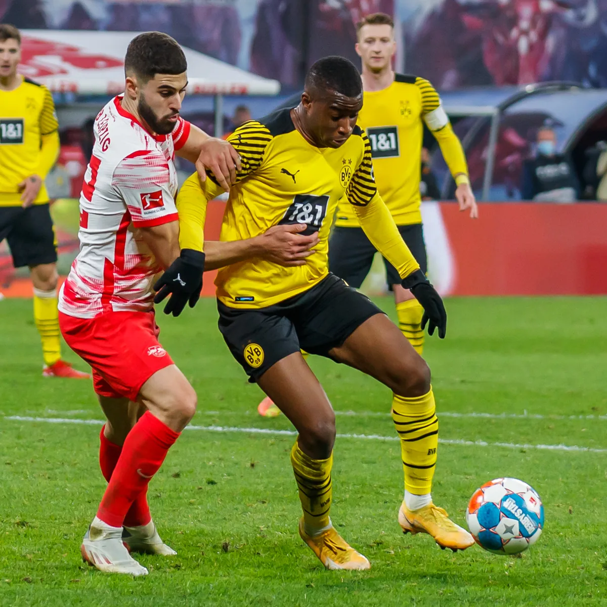 Youssoufa Moukoko Borussia Dortmund formasıyla Bundesliga maçında