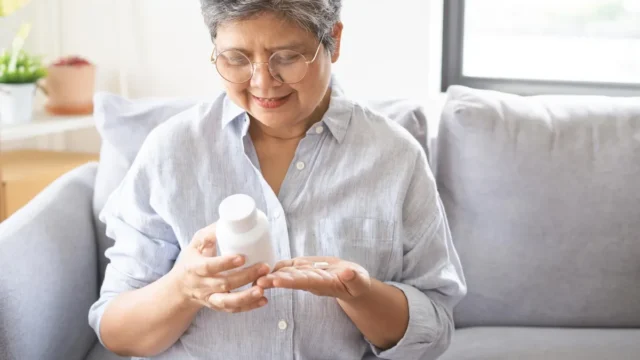 B12 Vitamini Eksikliği Belirtileri Yaşlanmayla Karışır