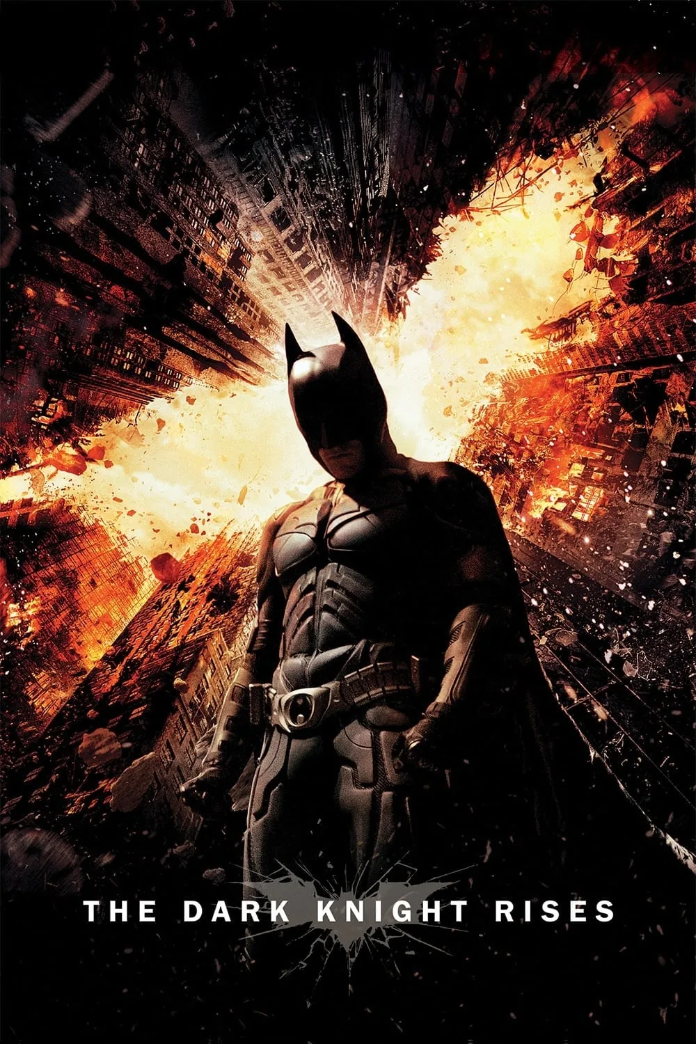 The Dark Knight Rises (2012) filminin resmi afişi; yıkılan Gotham binaları önünde Batman