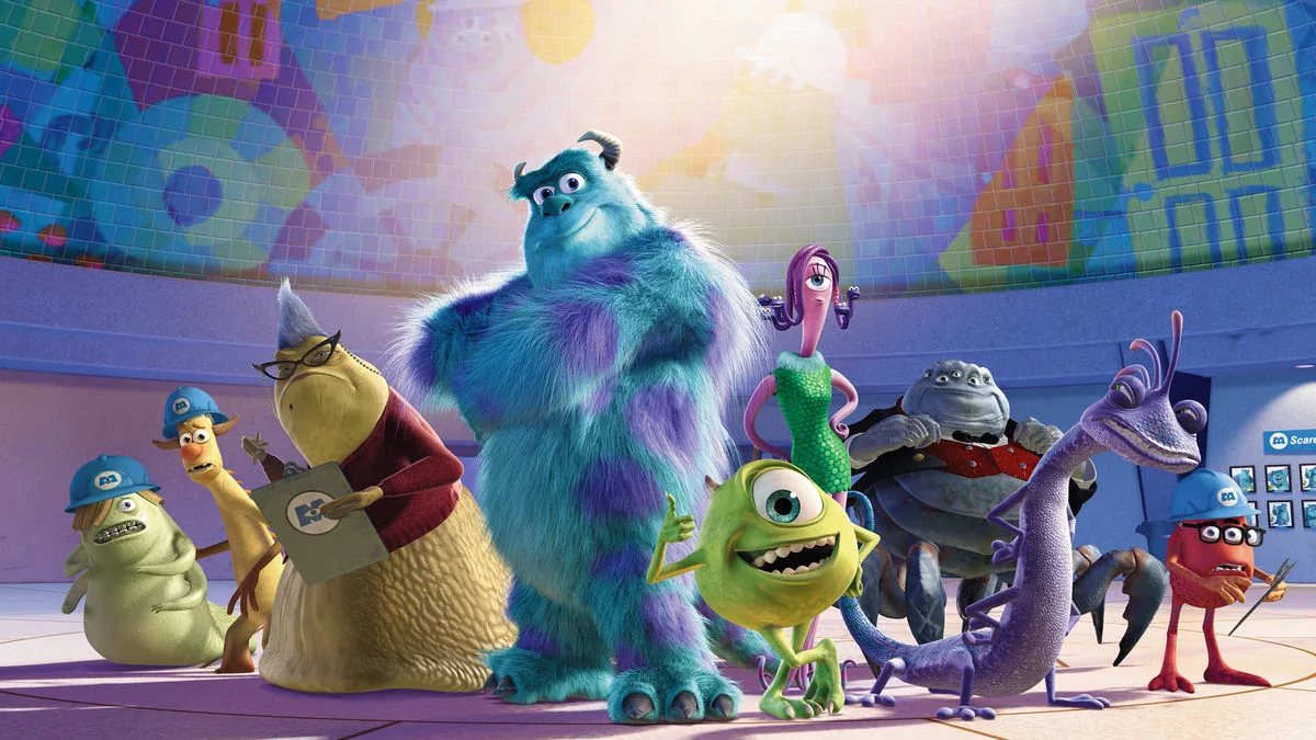Sevimli Canavarlar filminde Sulley, Mike ve Canavarlar Şirketi çalışanları ofis lobisinde