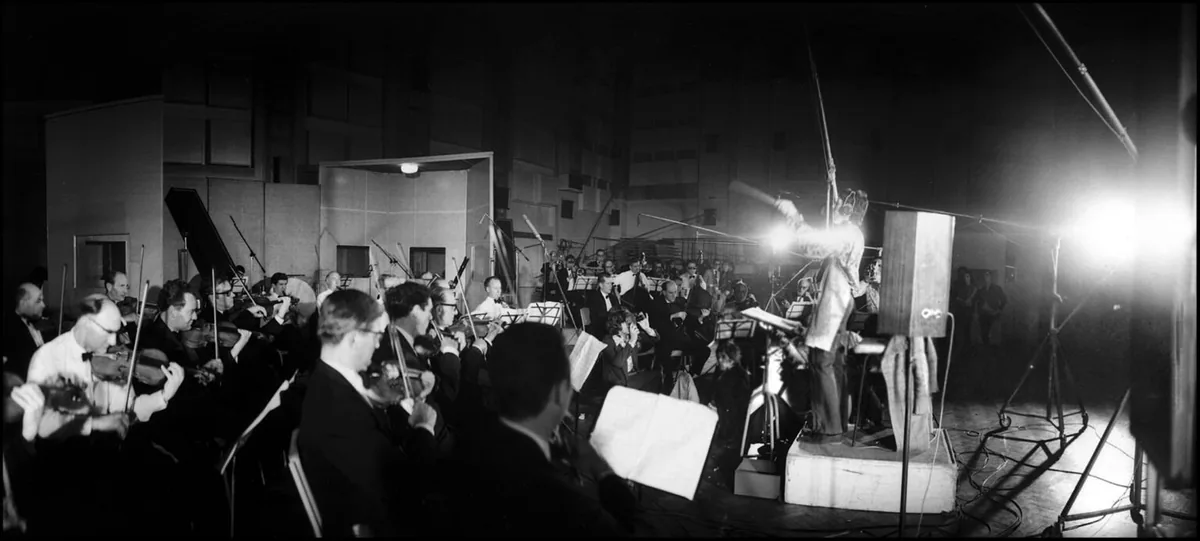 A Day in the Life şarkısı için 10 Şubat 1967'de Abbey Road Stüdyoları'nda kaydedilen 40 kişilik orkestra oturumu