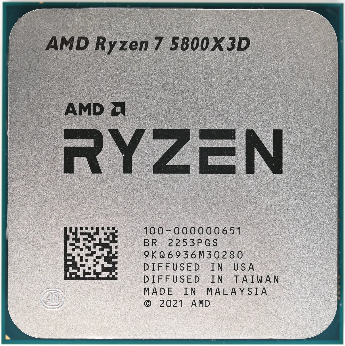 AMD Ryzen 7 5800X3D işlemci yakın çekim, 3D V-Cache teknolojili AM4 işlemcisi