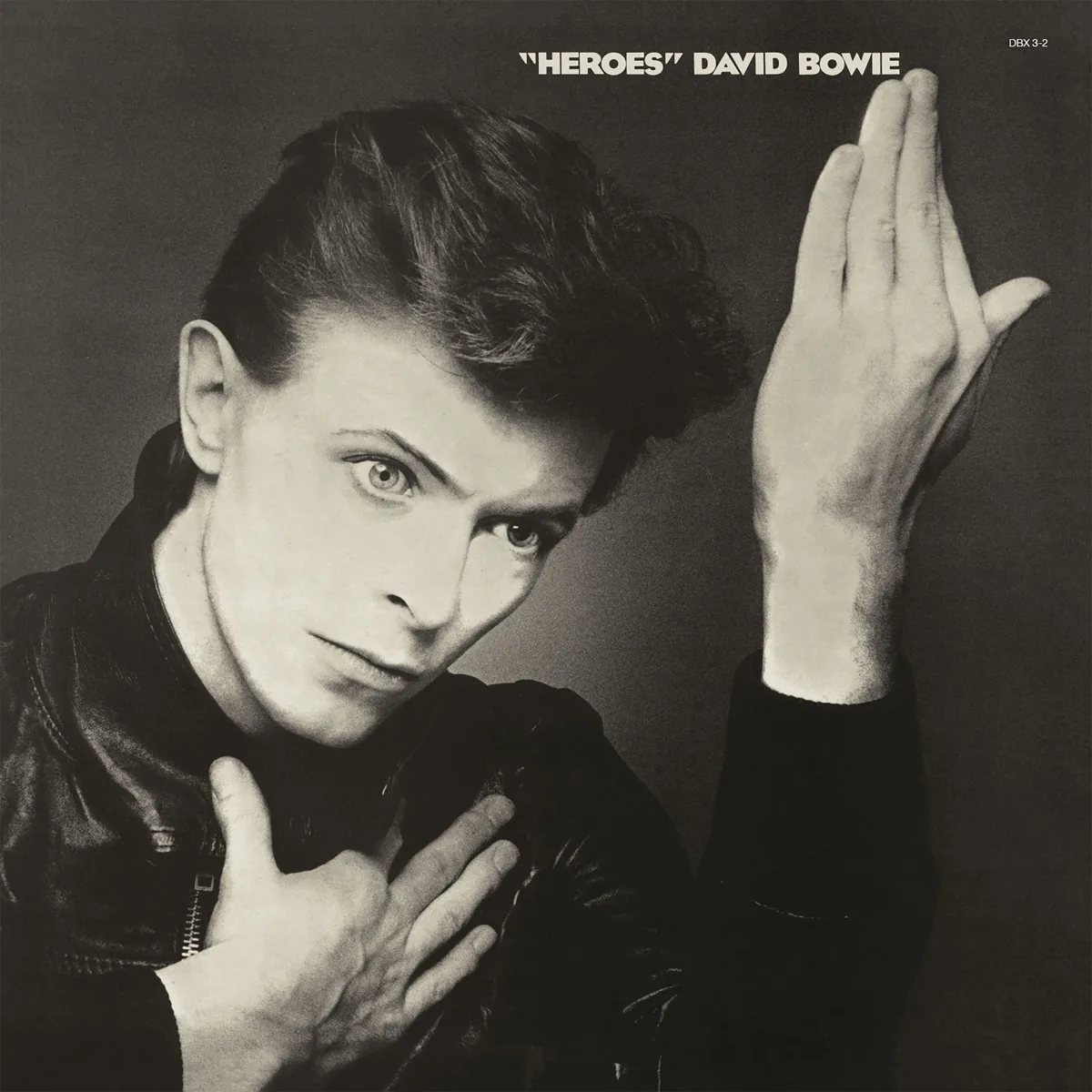 David Bowie'nin Heroes albümünün resmi kapak görseli