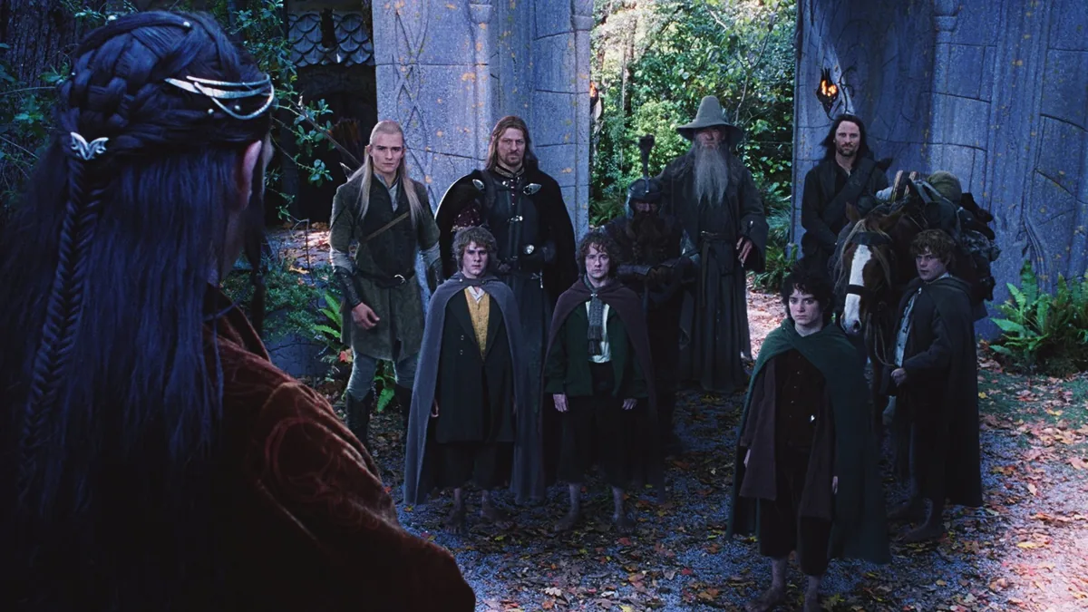 Elrond, Yüzüklerin Efendisi filminde Ayrıkvadi kapısında Konsey üyelerine seslenirken