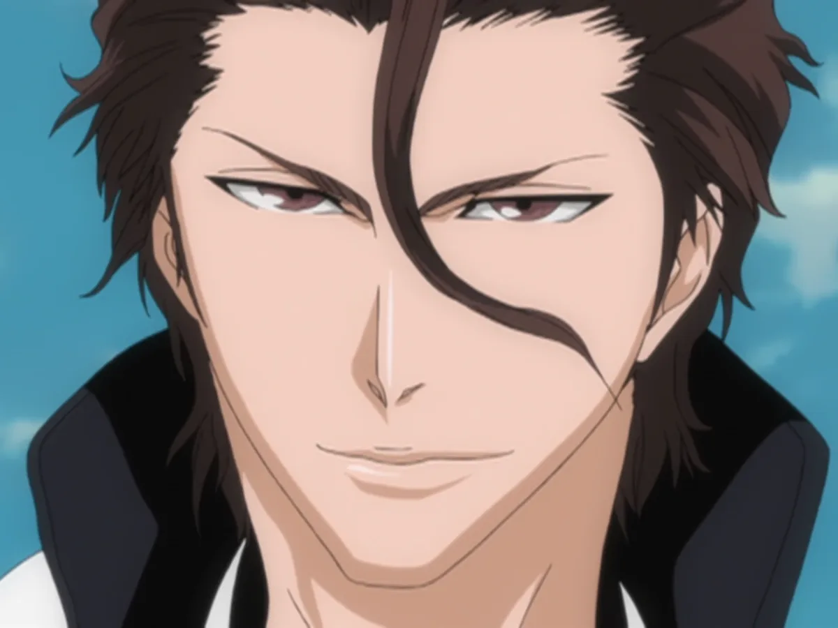 Bleach animesinden Sosuke Aizen'in üstün ve kendinden emin gülümsemesi