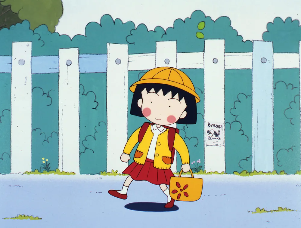 Chibi Maruko-chan animesinde okula giden Maruko karakterinin resmi görseli