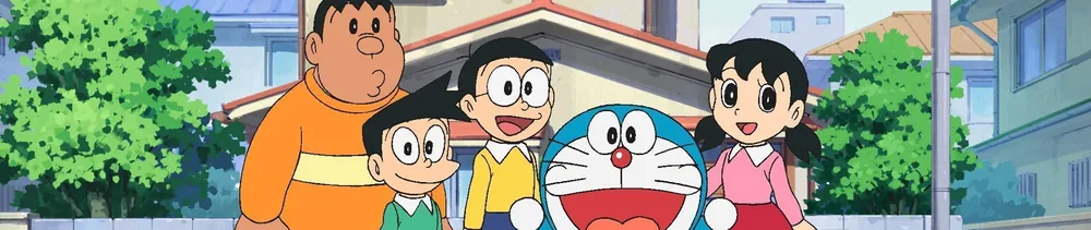 Doraemon animesinde Nobita ve ailesiyle birlikte mavi robot kedi Doraemon'un resmi görseli