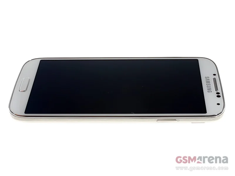 Kızılötesi IR blaster özelliğine sahip Samsung Galaxy S4 telefonun stüdyo çekimi genel ürün görünümü