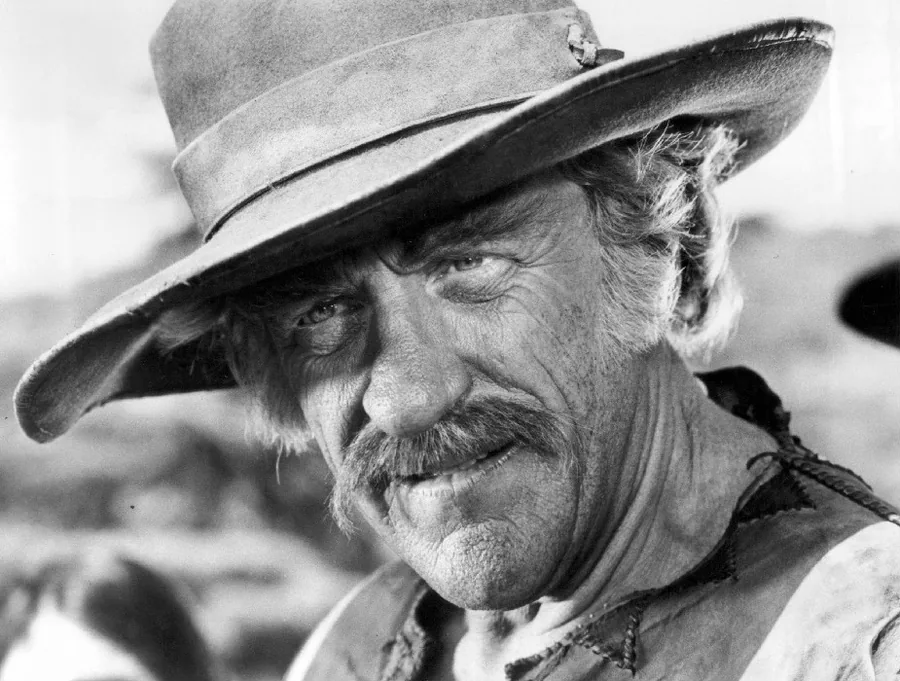 How the West Was Won dizisinde James Arness'ın canlandırdığı Zeb Macahan karakterinin resmi yakın plan portresi
