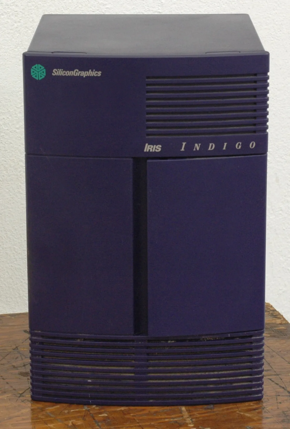 Silicon Graphics IRIS Indigo iş istasyonu — Jurassic Park filminde kullanılan SGI donanımlarına örnek mor kasa tasarımı