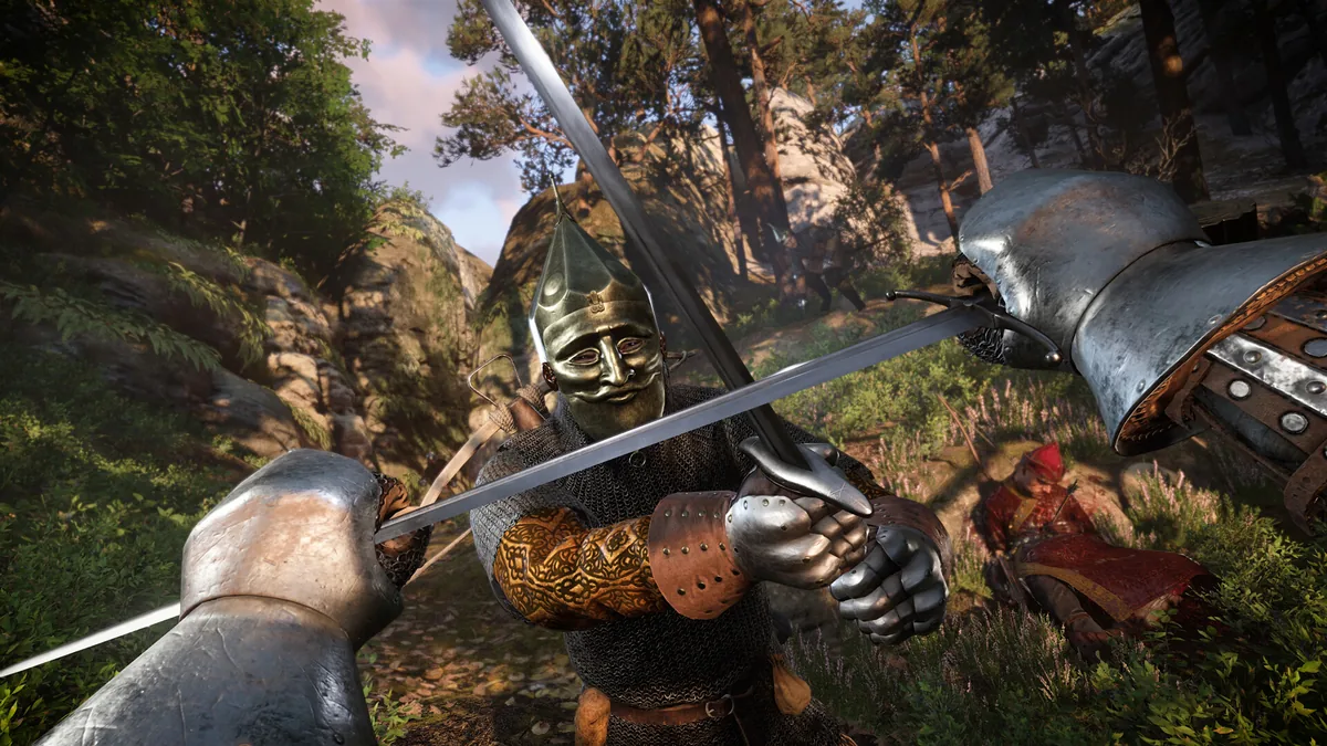 Kingdom Come: Deliverance 2'de ortaçağ zırhlı iki karakterin kılıçlarını çaprazlayarak dövüştüğü resmi oyun içi görüntüsü