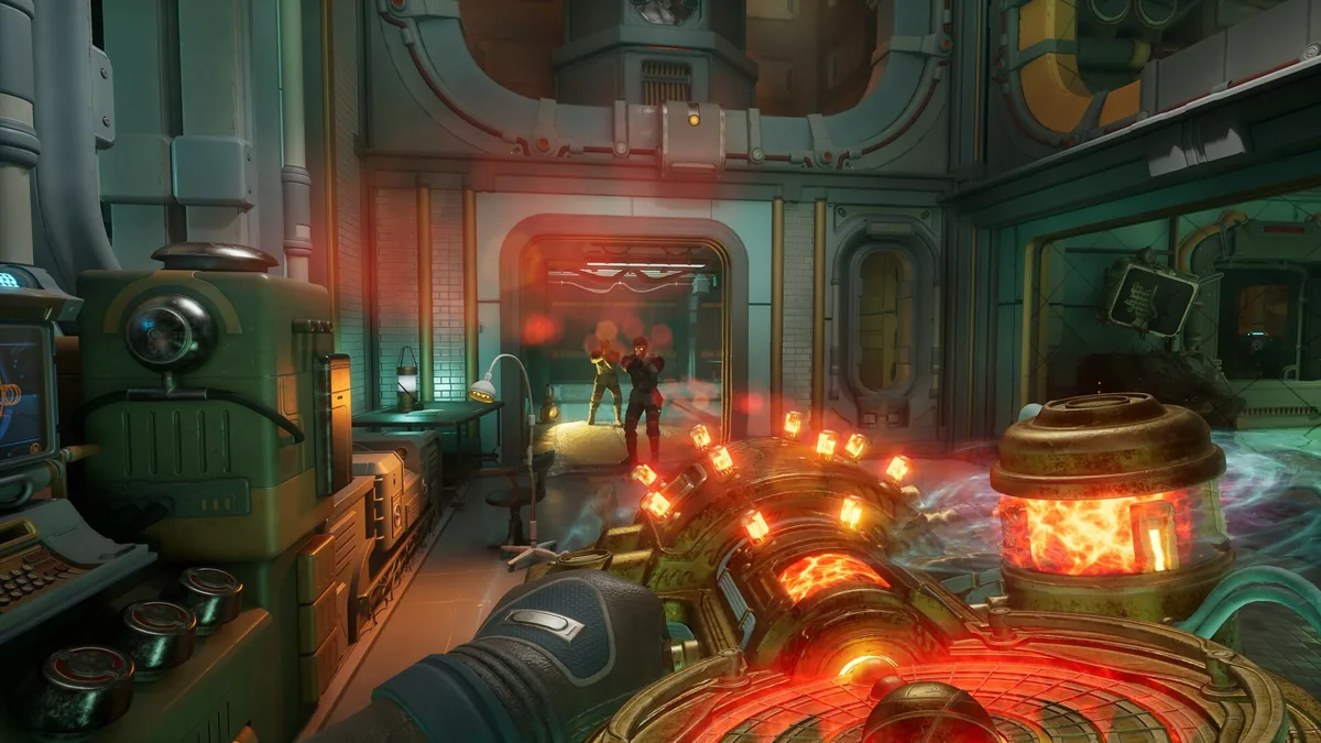 The Outer Worlds 2'de birinci şahıs bakış açısıyla lazer silahıyla düşmanlara ateş eden oyuncu, bilimkurgu temalı bir laboratuvar ortamında