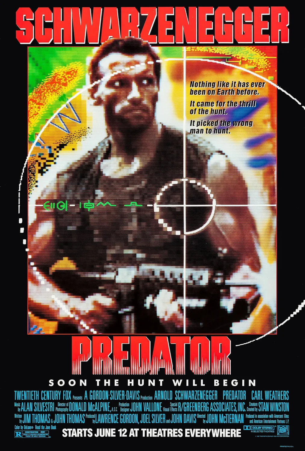 Predator 1987 filminin resmi afişi — Arnold Schwarzenegger'in canlandırdığı Binbaşı Dutch, silahıyla ormanda görünmez uzaylı avcısına karşı