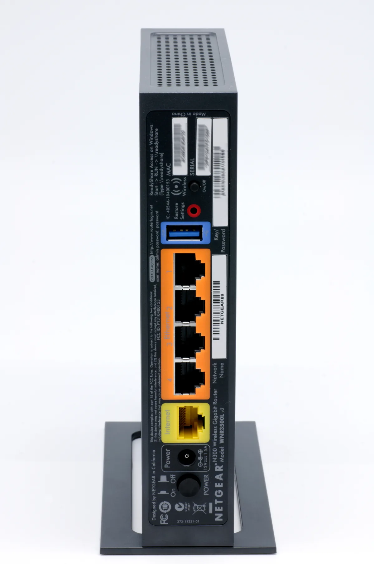 Ev routerının arka panelinde numaralandırılmış 1-4 Ethernet (LAN) portları ve sarı renkli WAN/Internet portu
