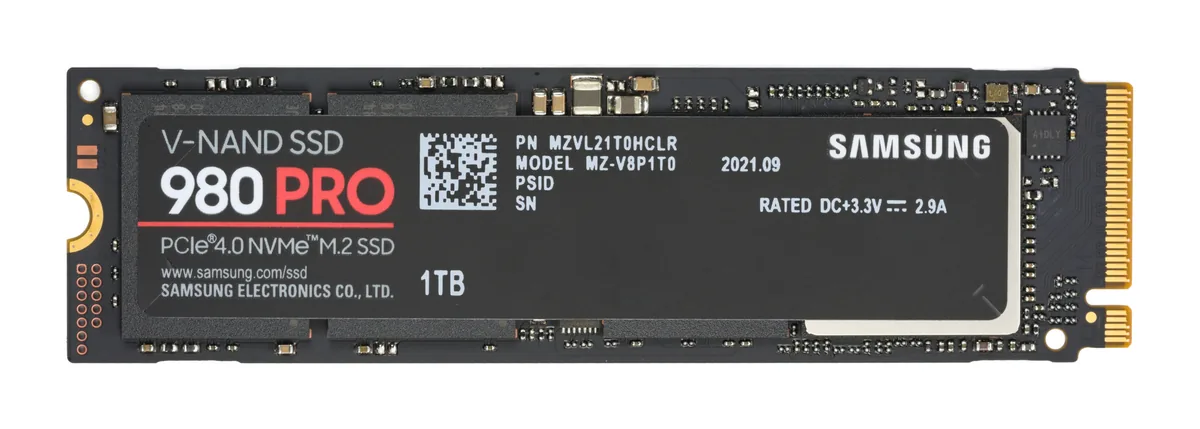 M.2 NVMe SSD (katı hal sürücüsü) yakın çekim ürün fotoğrafı