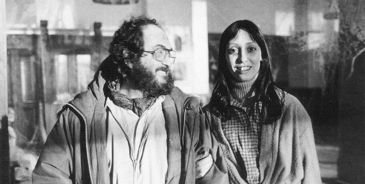 Yönetmen Stanley Kubrick, The Shining setinde Shelley Duvall ile birlikte