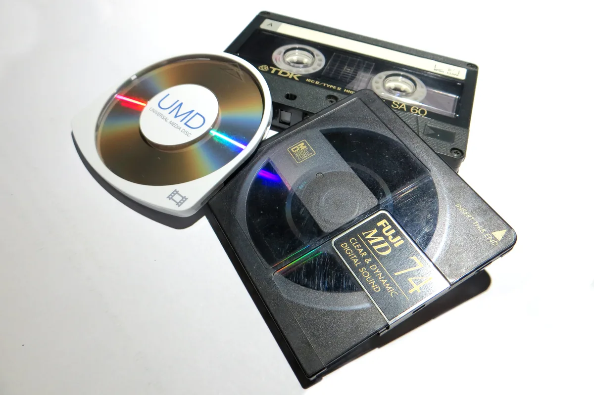 UMD (Universal Media Disc) oyun diski, standart PSP modellerinde kullanılan fiziksel disk formatı