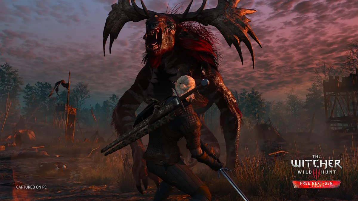 The Witcher 3: Wild Hunt'ta Geralt'ın devasa boynuzlu bir canavarla (leshen) alacakaranlıkta savaştığı resmi oyun görüntüsü